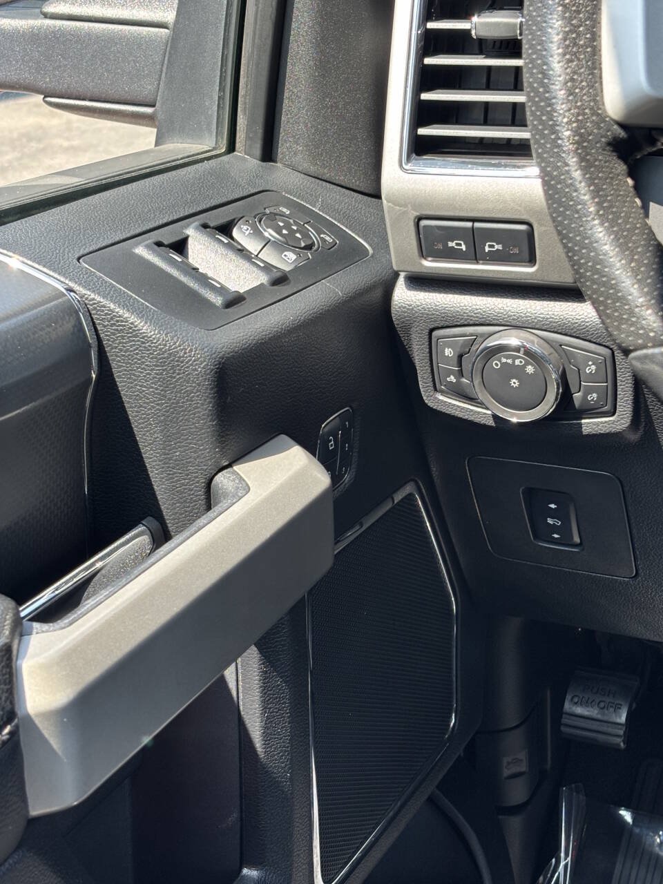 Used 2017 Ford F150 Lariat w/ Equipment Group 502A Luxury AWD/4WD image 22