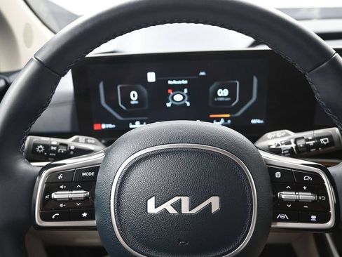 Certified 2026 Kia Carnival SX Prestige FWD image 15