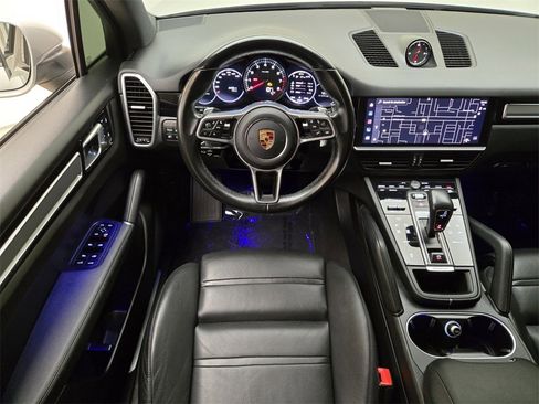 Used 2022 Porsche Cayenne Platinum Edition image 21