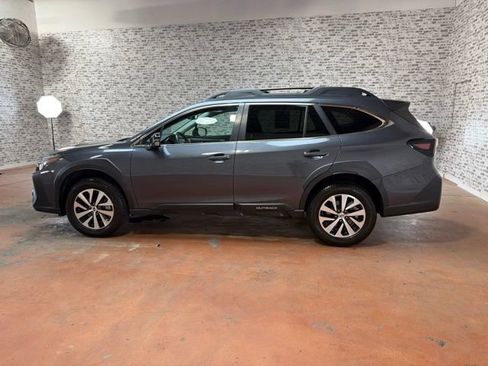 Used 2023 Subaru Outback Premium AWD/4WD image 4