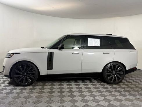 Used 2025 Land Rover Range Rover SV image 3