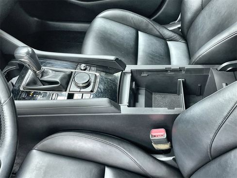 Used 2019 MAZDA MAZDA3 AWD Hatchback w/ Preferred Pkg image 18