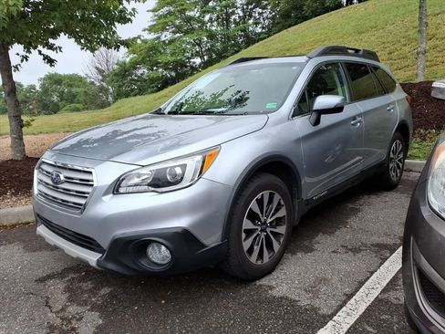 Used 2016 Subaru Outback 2.5i Limited AWD/4WD image 4