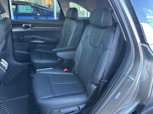Used 2025 Kia Sorento EX w/ EX Panoramic Sunroof Package image 52