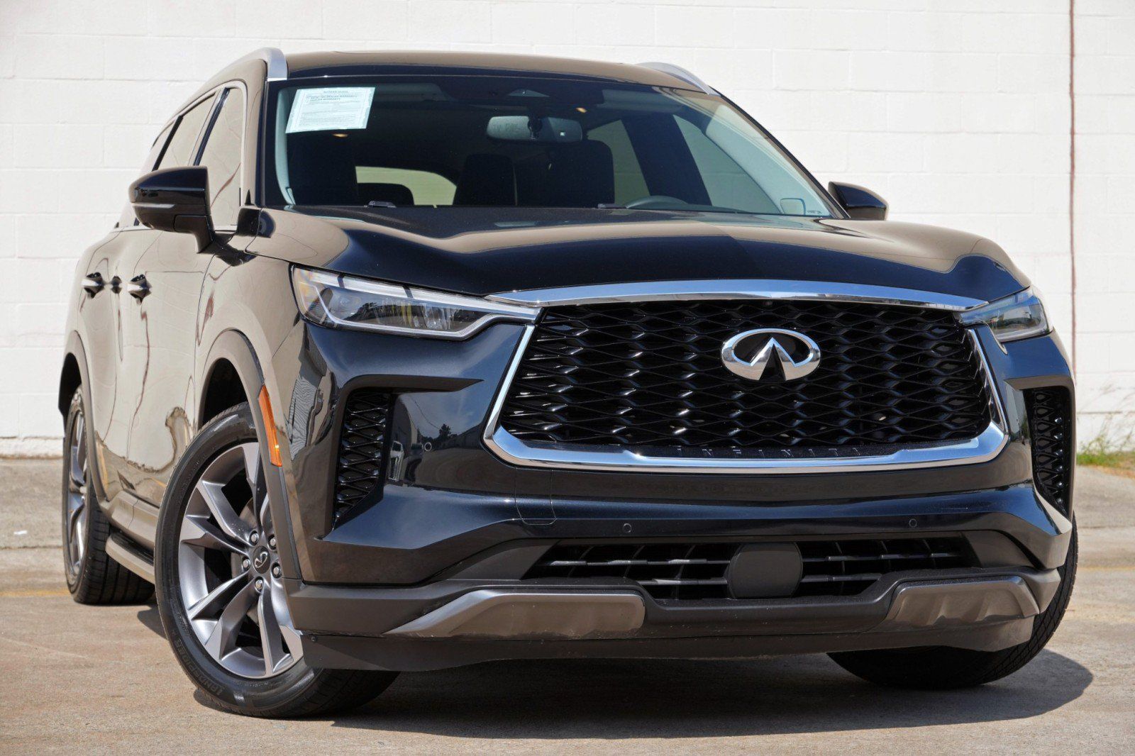 Used 2022 INFINITI QX60 Luxe w/ Performance Audio Package FWD image 2