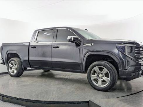 Used 2023 GMC Sierra 1500 SLT AWD/4WD image 11