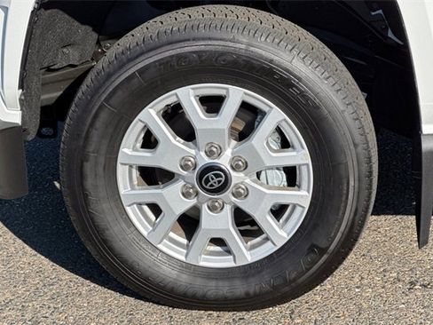 Used 2025 Toyota Tacoma SR5 image 43