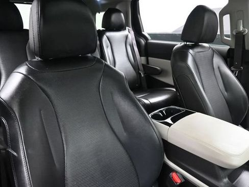 Used 2023 Kia Carnival SX Prestige w/ Paint Protection Package FWD image 30