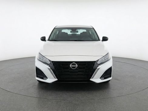 Used 2025 Nissan Altima 2.5 SV image 2