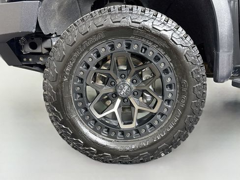 Used 2025 Chevrolet Silverado 1500 ZR2 w/ Technology Package AWD/4WD image 32