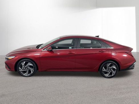 Used 2024 Hyundai Elantra Limited image 14