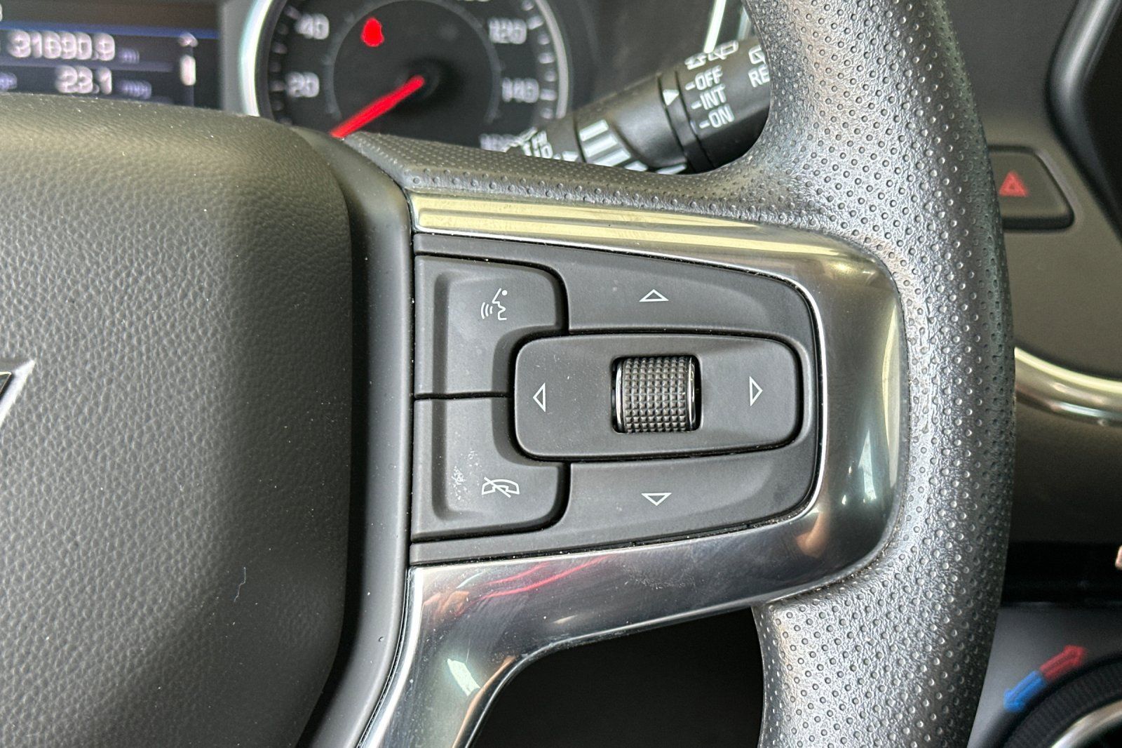 Used 2022 Chevrolet Blazer LT FWD image 28