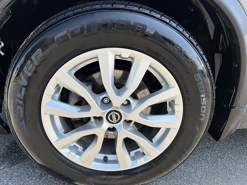 Used 2017 Nissan Rogue SV FWD image 9