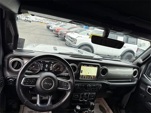 Used 2018 Jeep Wrangler Unlimited Sahara image 13