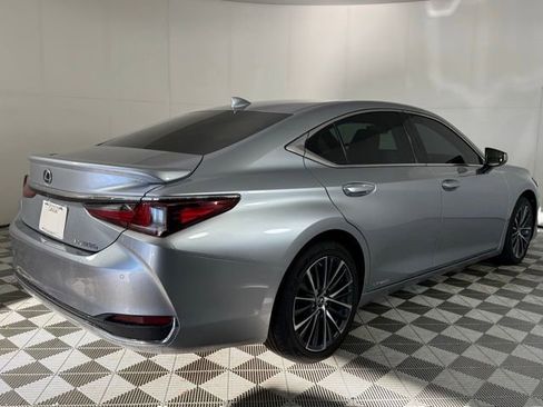 Used 2022 Lexus ES 300h w/ Premium Package image 13