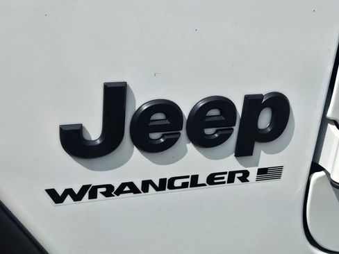 Used 2024 Jeep Wrangler Unlimited Sport w/ Convenience Group AWD/4WD image 18