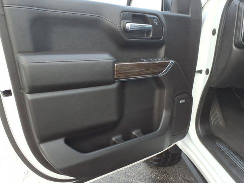 Used 2020 Chevrolet Silverado 1500 LT Trail Boss image 12