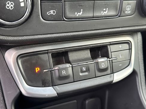 Used 2024 GMC Terrain SLE image 16