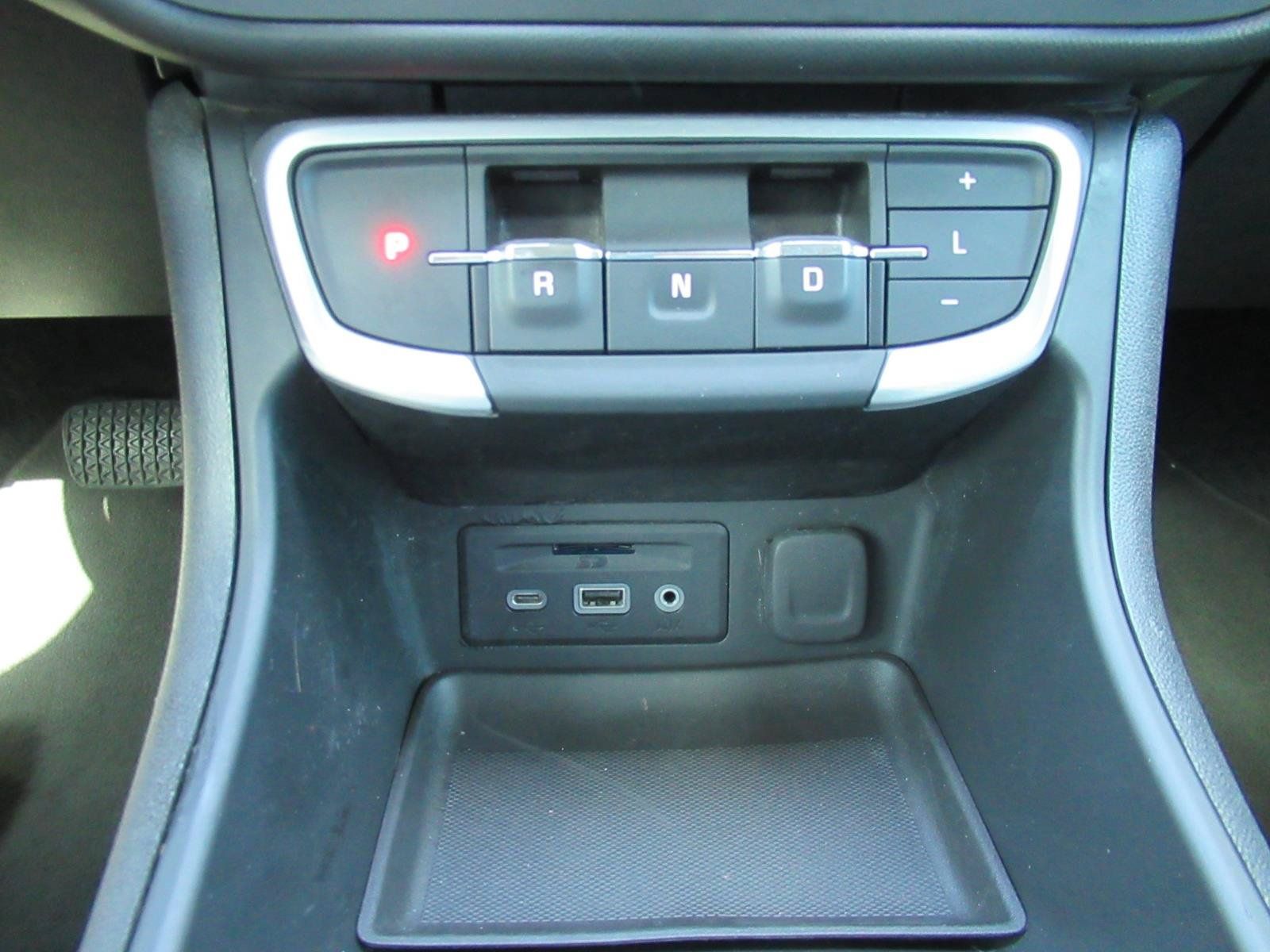 Used 2024 GMC Terrain SLT AWD/4WD image 28