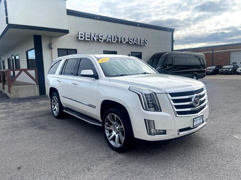 Used 2015 Cadillac Escalade Luxury image 4
