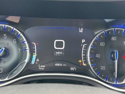 Used 2024 Chrysler Pacifica Touring-L FWD image 33