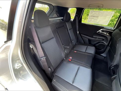 New 2025 Mitsubishi Outlander ES image 9