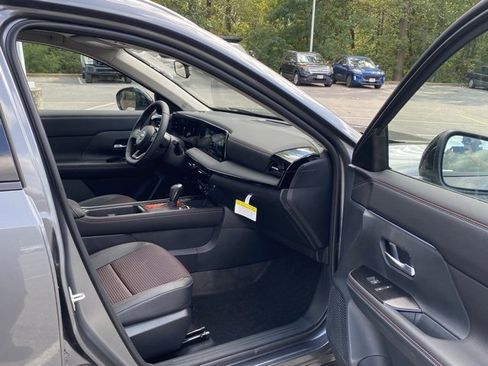 New 2026 Nissan Kicks SR w/ Cold Weather Package image 27