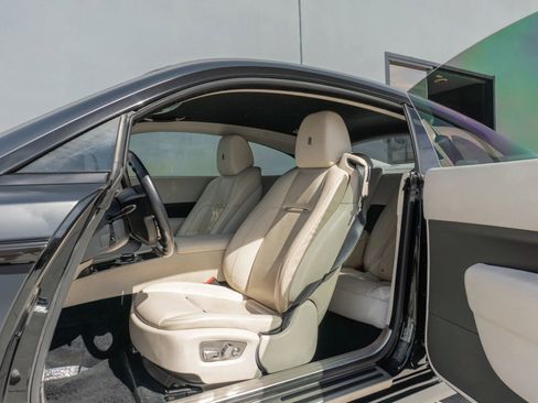 Used 2016 Rolls-Royce Wraith RWD image 48