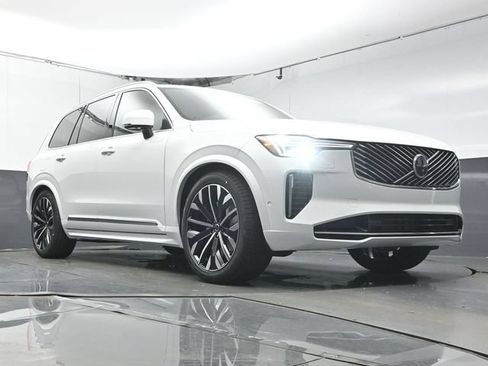Used 2026 Volvo XC90 B6 Ultra w/ Protection Package Premier AWD/4WD image 34
