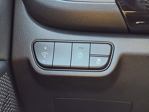 Used 2025 Kia Seltos S FWD image 18