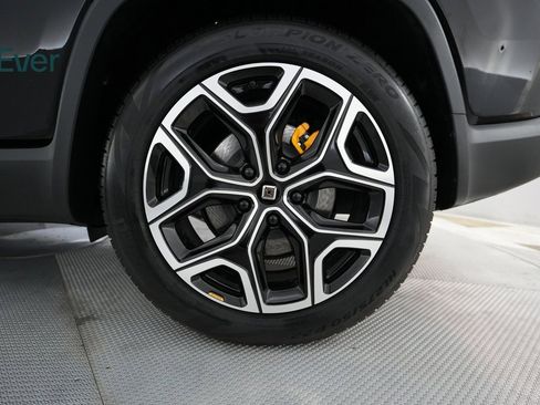 Used 2024 Rivian R1S Adventure image 17