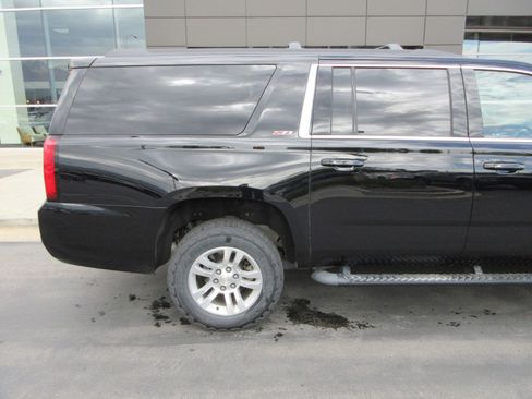 Used 2018 Chevrolet Suburban LT AWD/4WD image 9