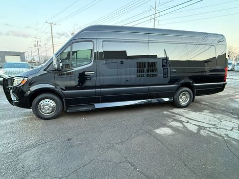 Used 2021 Mercedes-Benz Sprinter 3500 w/ Comfort Plus Package image 5