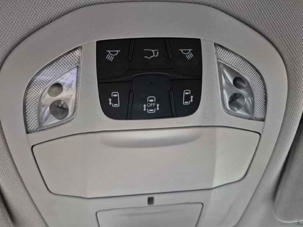 Used 2024 Chrysler Pacifica Touring-L FWD image 22