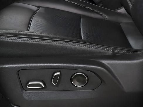 Used 2025 GMC Yukon Denali image 20