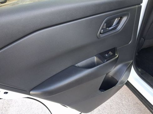 Used 2025 Nissan Rogue S FWD image 14