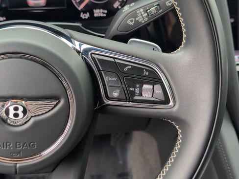 Used 2024 Bentley Bentayga image 18
