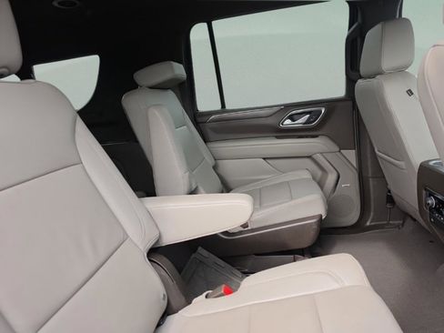 Used 2024 Chevrolet Suburban Z71 image 25