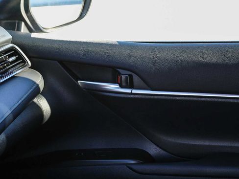 Used 2024 Toyota Camry SE image 21