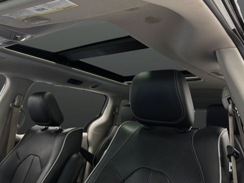 Used 2023 Chrysler Pacifica Limited w/ Uconnect Theater Family Group FWD image 12