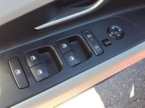 Certified 2025 Hyundai Elantra Limited image 12