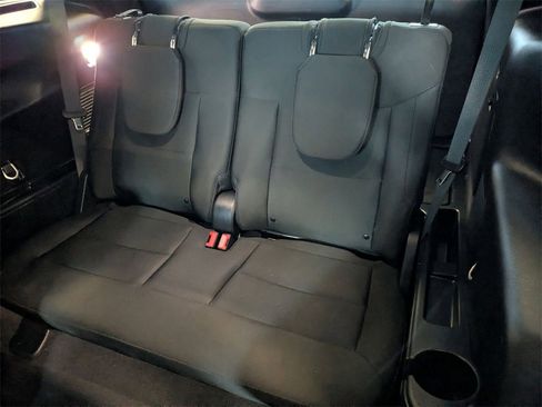 Used 2023 Ford Explorer XLT image 18