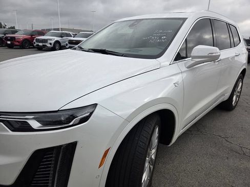 Used 2023 Cadillac XT6 Premium Luxury w/ Technology Package AWD/4WD image 5