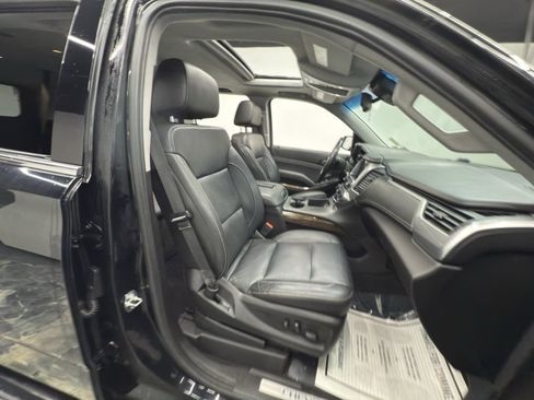 Used 2019 Chevrolet Suburban LT image 24
