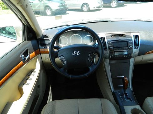 Used 2009 Hyundai Sonata Limited FWD image 15