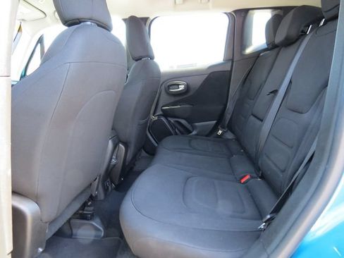 Used 2020 Jeep Renegade Latitude w/ Popular Equipment Group FWD image 12