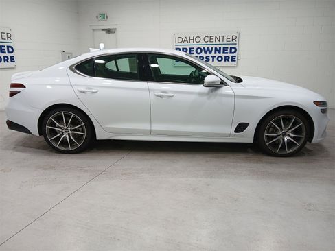 Used 2023 Genesis G70 2.0T image 9