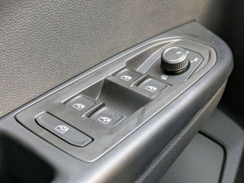 New 2026 Volkswagen Taos SEL AWD/4WD image 33