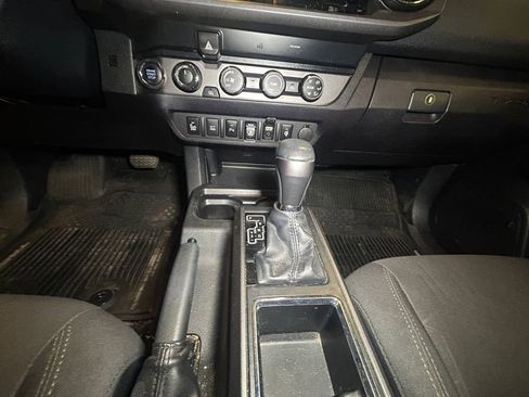 Used 2019 Toyota Tacoma TRD Sport w/ Technology Package AWD/4WD image 11