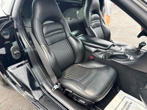Used 2002 Chevrolet Corvette Coupe w/ Preferred Equipment Group1 RWD image 19